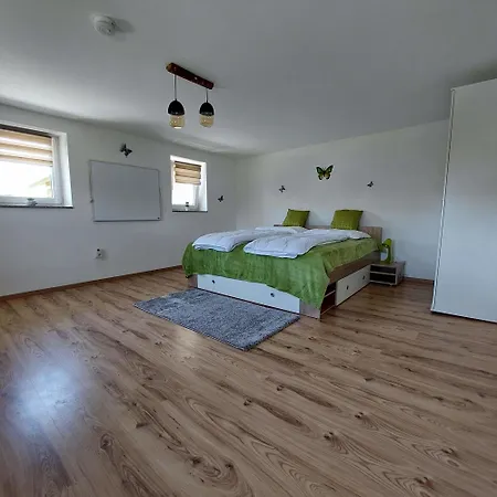 Semesterbostad Ferienparadies Haus Monica Weikertsham